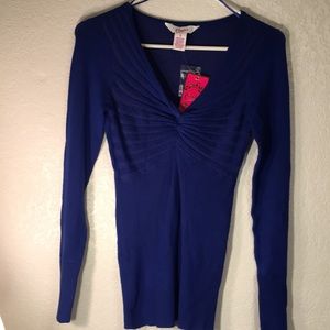 Pretty blue fitted sweater.